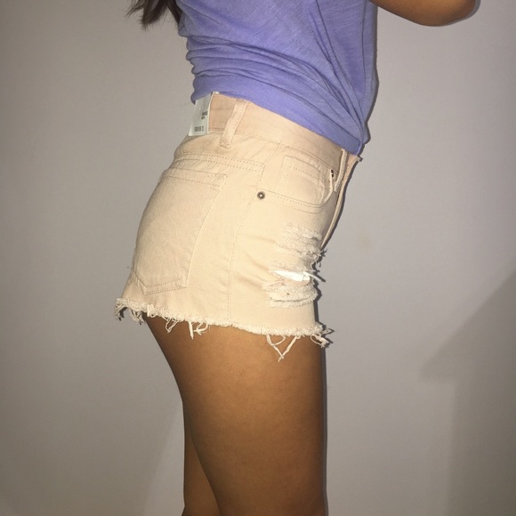 Tan/peach shorts - Picture 4 of 4