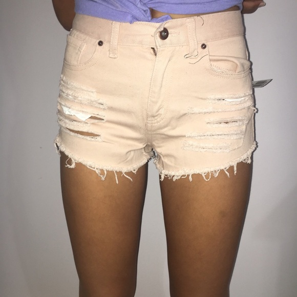 Tan/peach shorts - Picture 3 of 4