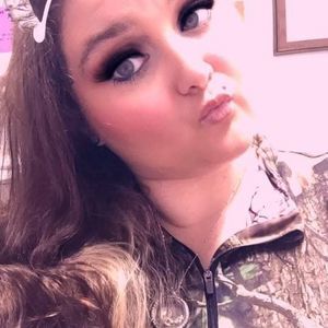 Meet your Posher, Shea