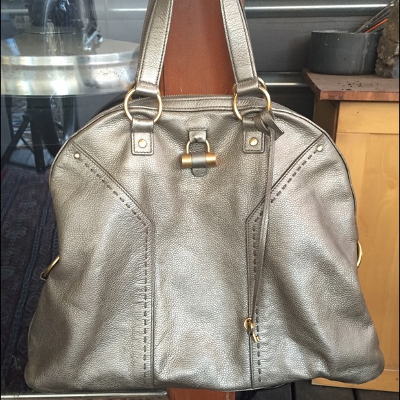 100% Authentic XL YSL Muse handbag. Titanium grey.