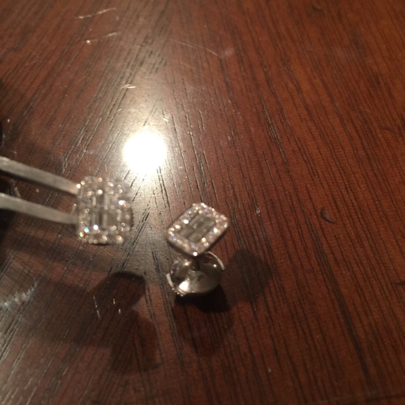 Stunning Diamond stud earrings - Picture 1 of 4