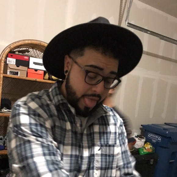 Meet your Posher, Juan - Picture 3 of 3