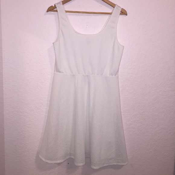 White patterned peplum dress