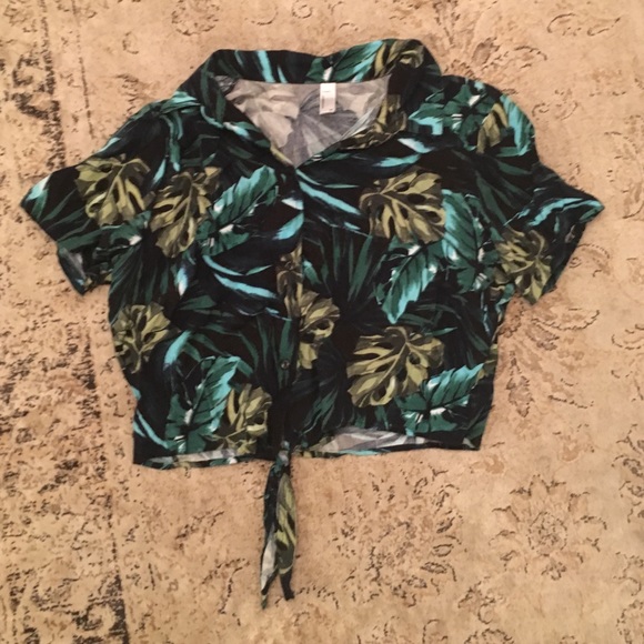 Jungle print tie front tee