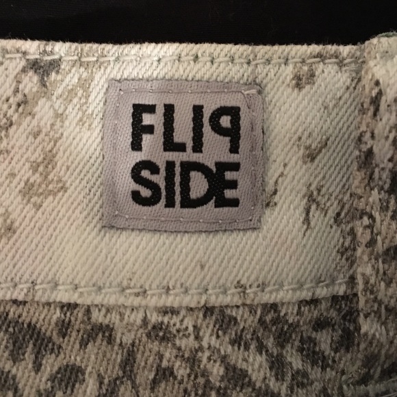 Flower Pattern Shorts - Picture 3 of 4