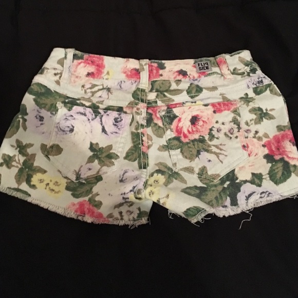 Flower Pattern Shorts - Picture 4 of 4