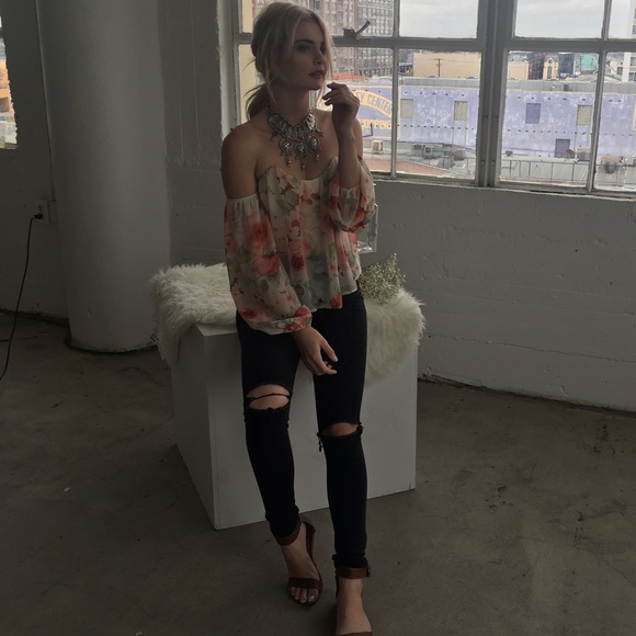 ‼️LAST‼️ Floral Off Shoulder Blouse - Picture 2 of 4