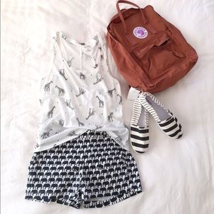 🤗HP 9/2😍Urban Outfitters Giraffe Print Tank