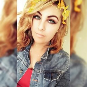 Meet your Posher, Alivia