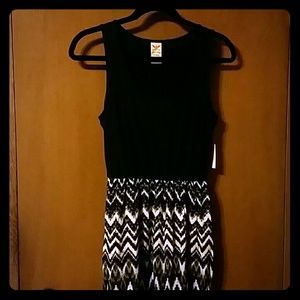 BRAND NEW Faded Glory Black chevron maxi dress