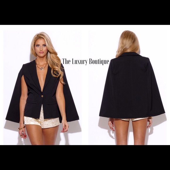 Pocketed Cape w/Military Button