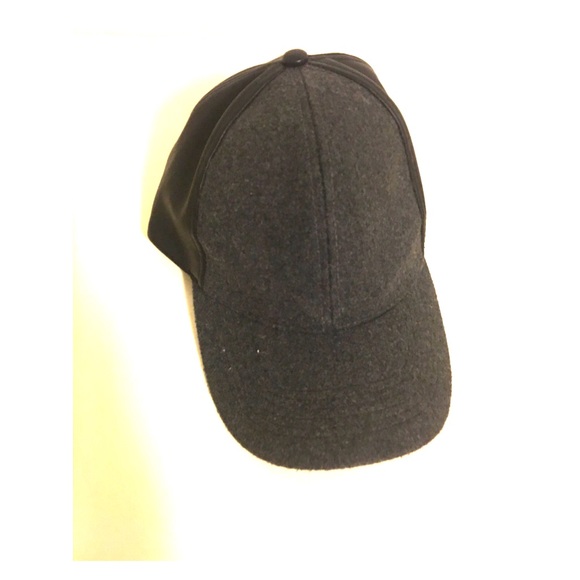 🔴🔴[SOLD] 🔴🔴Tilly's leather/ faux hat