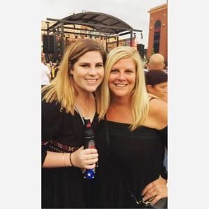 Meet your Posher, Lora