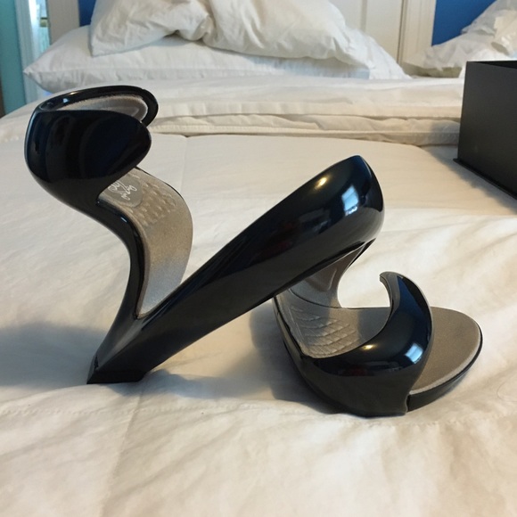 Julian Hakes London heel