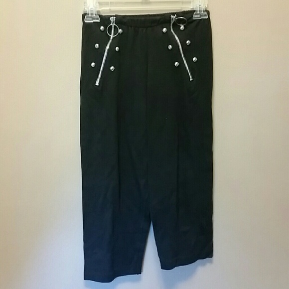 Retro Black Top With Matching Capris - image 3