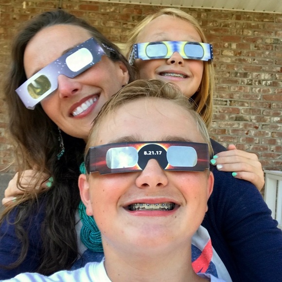 Meet your Posher, Jennifer - Picture 3 of 3