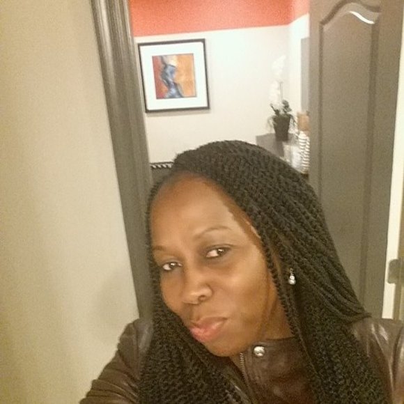 Meet your Posher, Cynthia - Picture 1 of 1