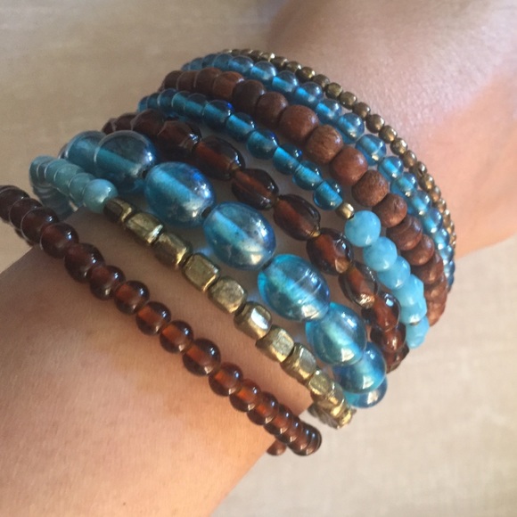 Hand beaded Bracelet - Picture 1 of 4