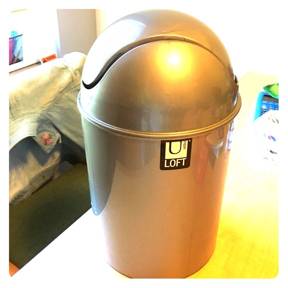 Mini trash can