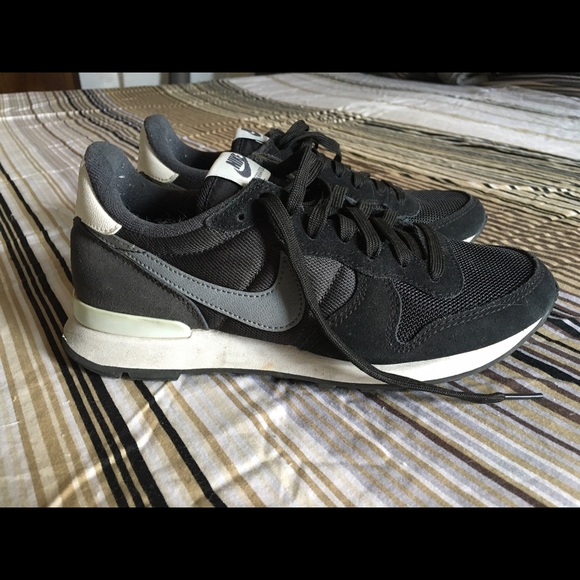 Nike Internationalist 6.5 in grayscale