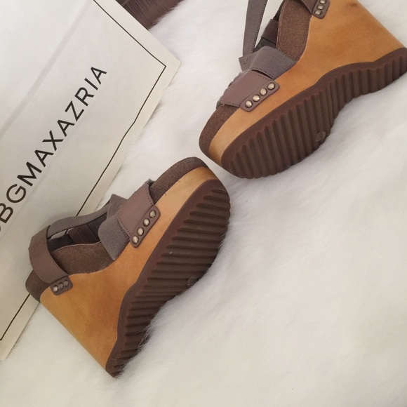 ✨BCBGMAXAZRIA WALTER WEDGES✨ - Picture 3 of 4
