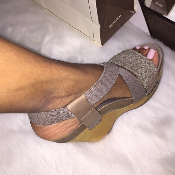 ✨BCBGMAXAZRIA WALTER WEDGES✨ - Picture 4 of 4