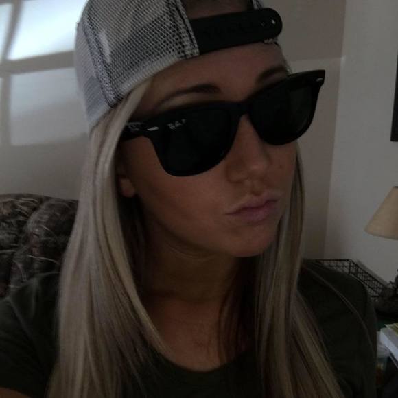 Meet your Posher, Courtney - Picture 1 of 1