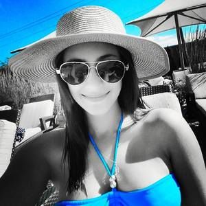 Meet your Posher, Adriana