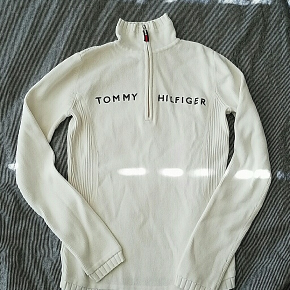 Tommy Hilfiger pullover sweater, size small