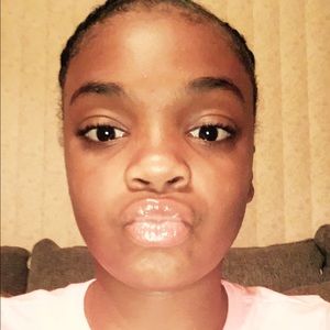 Meet your Posher, Laurie