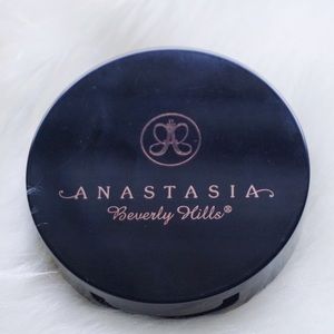 Anastasia Beverly Hill - So Hollywood Illuminator.