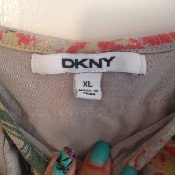 DKNY kids top size XL fun print rarely worn - Picture 3 of 3