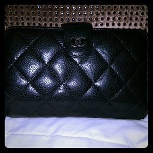 100%AUTHENTIC CHANEL WALLET