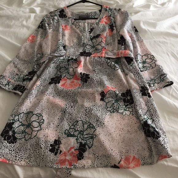 A pea in the pod size medium maternity blouse