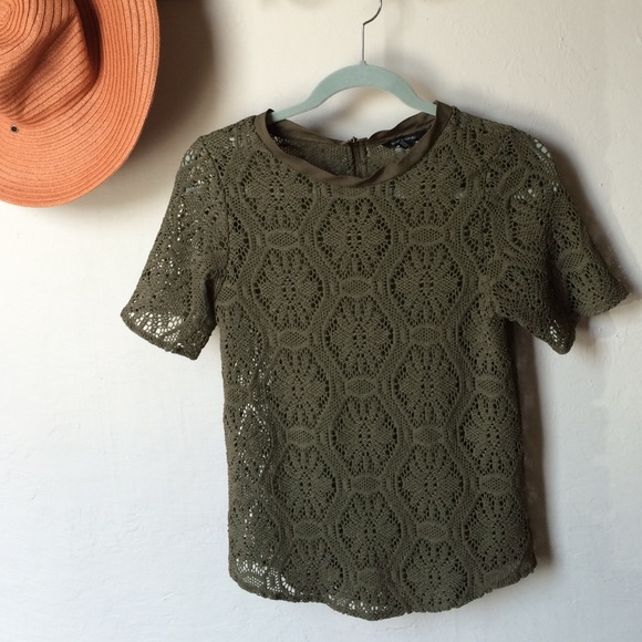 Crochet flower patterned top 🌻