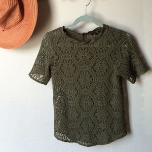 Crochet flower patterned top 🌻