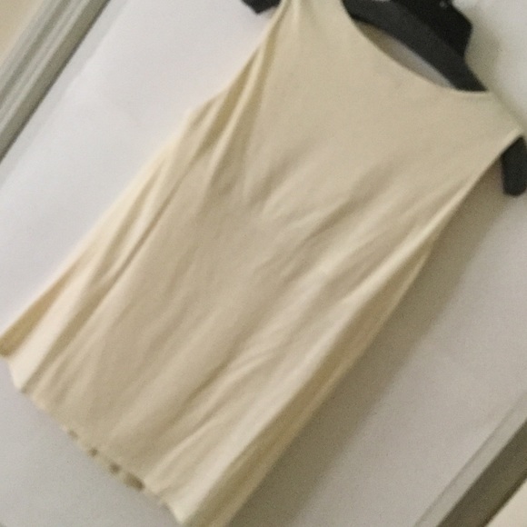 🎉HOST PICK 🎉NWOT VIC SECRET BUTTERY YELLOW TOP🌺 - Picture 2 of 4