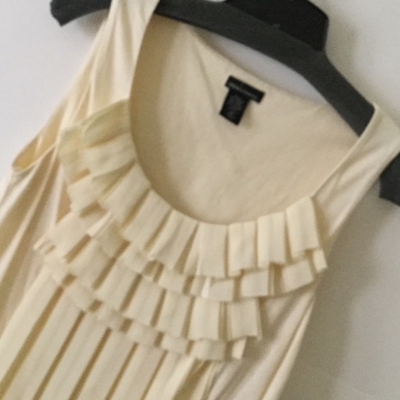 🎉HOST PICK 🎉NWOT VIC SECRET BUTTERY YELLOW TOP🌺 - Picture 3 of 4