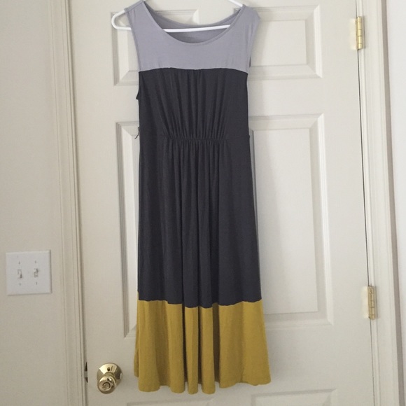 Liz Lange color block maternity dress size M