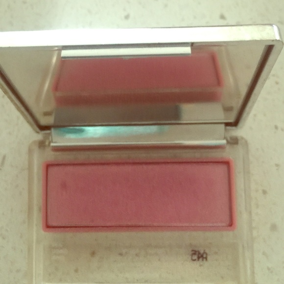 Soft shimmer eye shadow