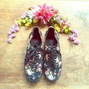 Floral vans 🌺🌼🌸