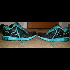 Black and blue nike REAX Rocket 2
