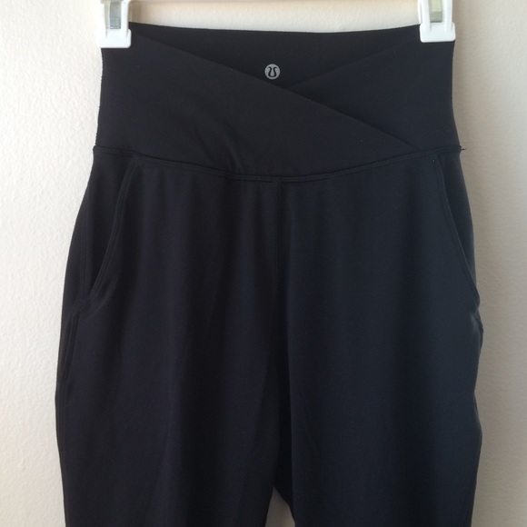 Size 4 Lululemon crop pants