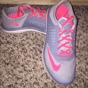 Nike Tennis shoes barely worn maybe 5 times total.