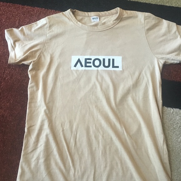 Seoul Tee