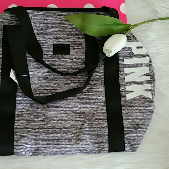 Sold Bundle NEW PINK VS DUFFEL BAG NEVER USE.NWT - Picture 2 of 4