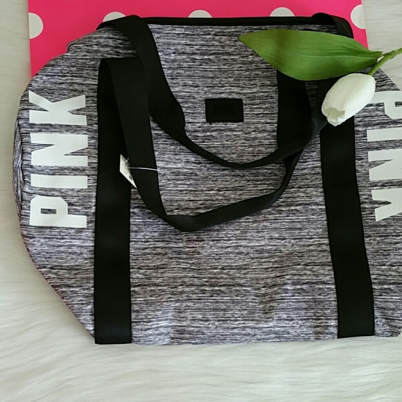 Sold Bundle NEW PINK VS DUFFEL BAG NEVER USE.NWT - Picture 3 of 4