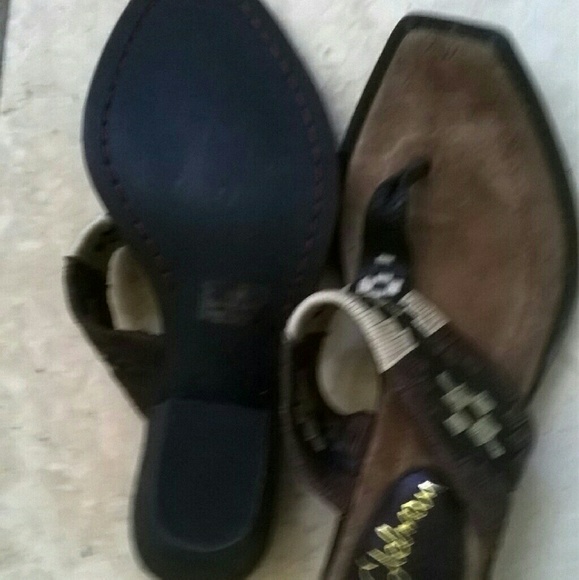 Shoes - Picture 3 of 4