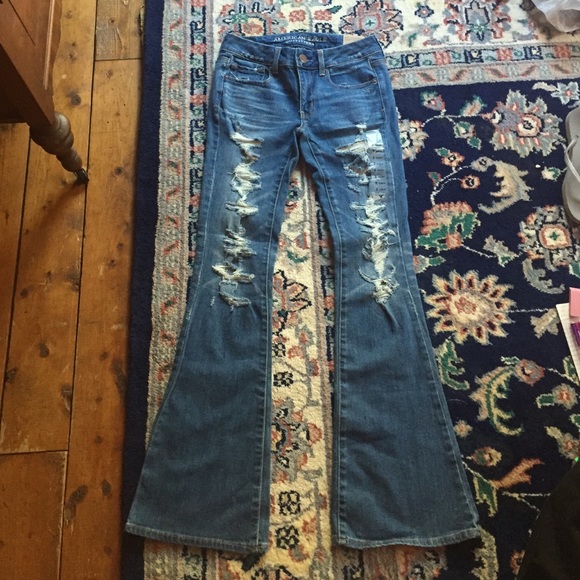 Size 2 regular American Eagle ripped flared jeans