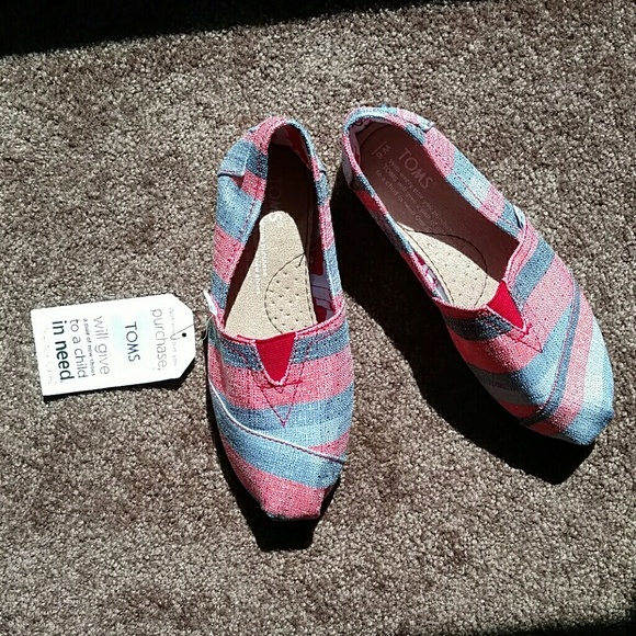 TOMS SHOES